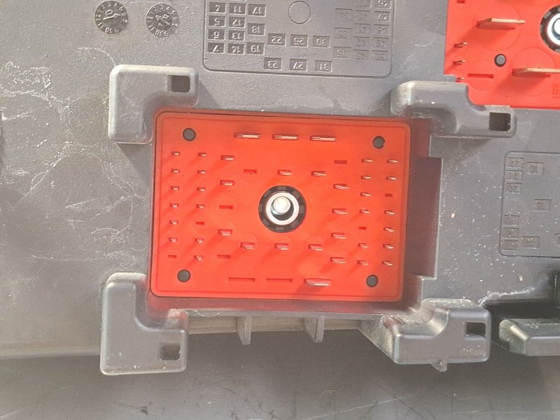 Recambio de caja reles / fusibles para opel vectra referencia OEM IAM 51903501813112917AJ  