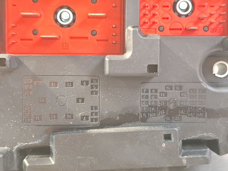 Recambio de caja reles / fusibles para opel vectra referencia OEM IAM 51903501813112917AJ  