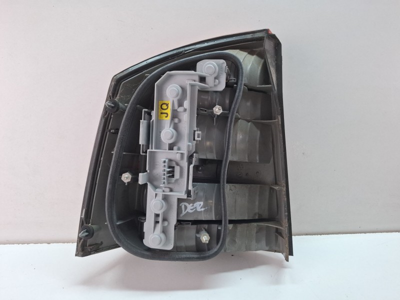 Recambio de piloto trasero derecho para opel vectra referencia OEM IAM   