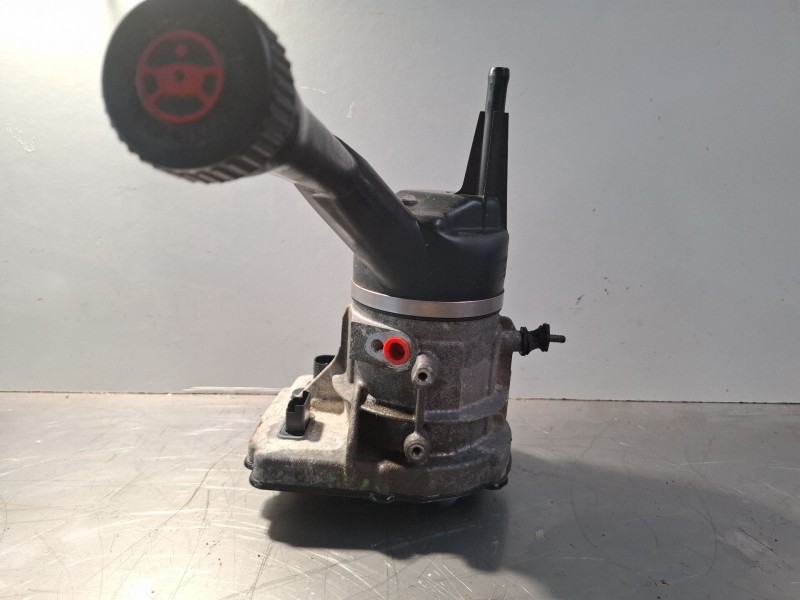 Recambio de bomba direccion asistida para peugeot 308 referencia OEM IAM 9686207180  