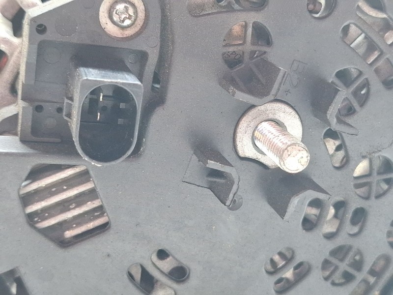 Recambio de alternador para citroen jumper 2.2 hdi referencia OEM IAM 8EL012426494  