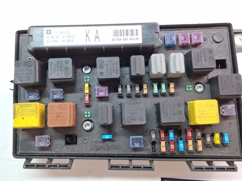 Recambio de caja reles / fusibles para opel astra referencia OEM IAM 13250232/5DK009464  