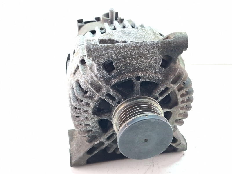 Recambio de alternador para mercedes-benz 200 200 referencia OEM IAM A6401540502  