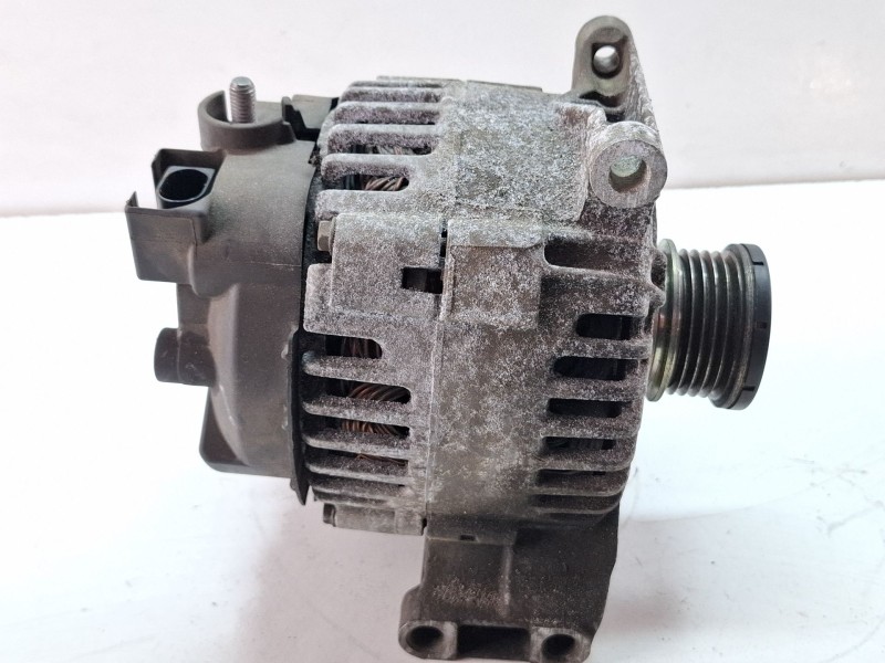 Recambio de alternador para mercedes-benz 200 200 referencia OEM IAM A6401540502  