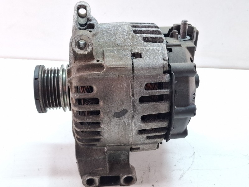 Recambio de alternador para mercedes-benz 200 200 referencia OEM IAM A6401540502  