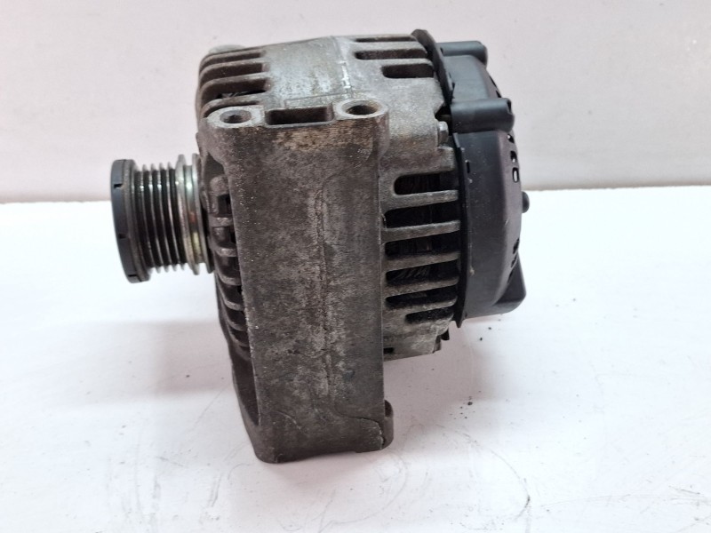 Recambio de alternador para mercedes-benz 200 200 referencia OEM IAM A6401540502  