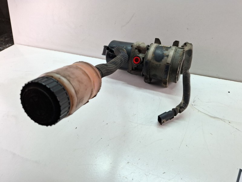 Recambio de bomba direccion asistida para citroen saxo referencia OEM IAM 183042610U  