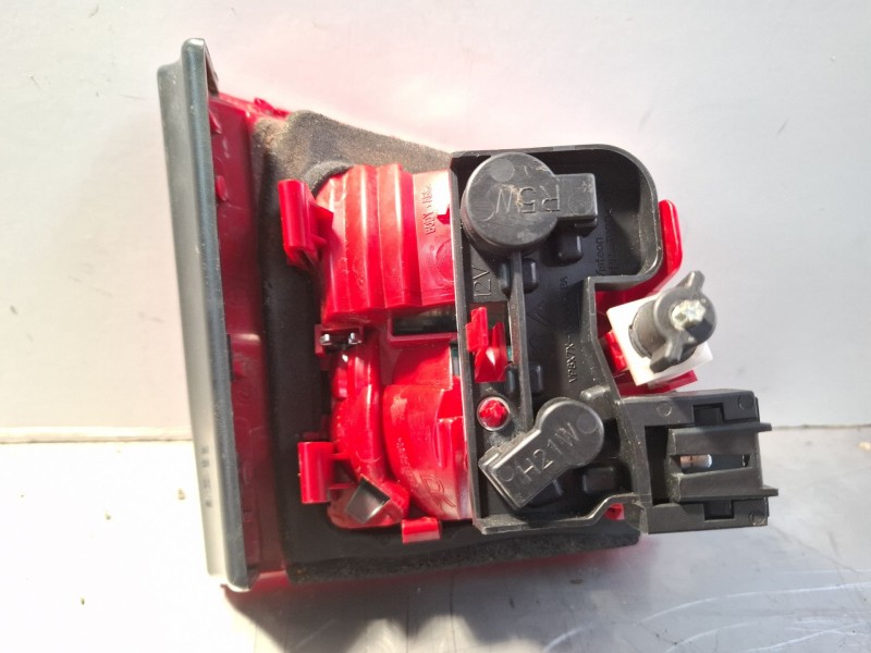 Recambio de piloto porton trasero derecho para citroen c5 referencia OEM IAM 968758298001  