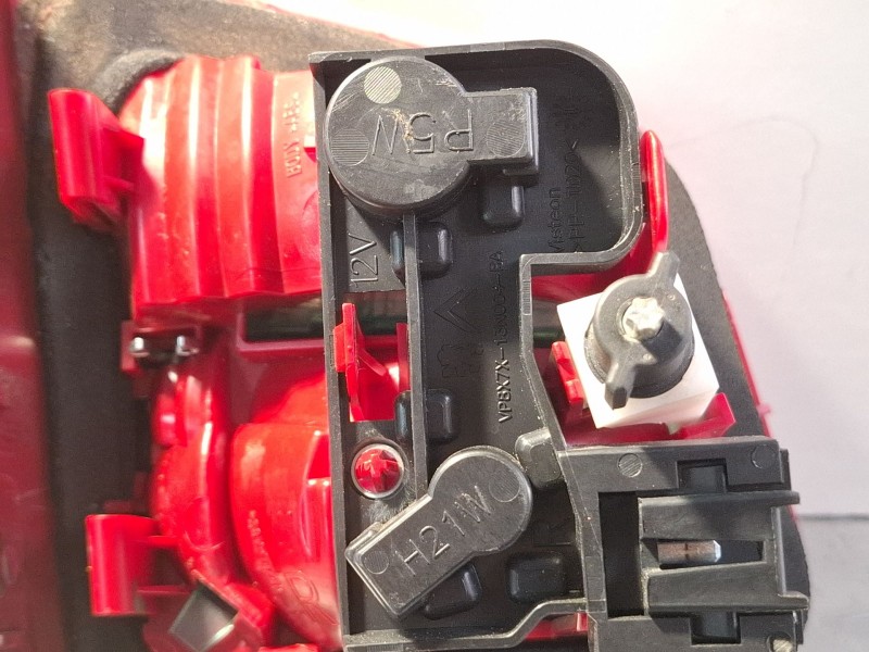 Recambio de piloto porton trasero derecho para citroen c5 referencia OEM IAM 968758298001  