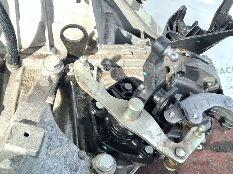 Recambio de caja cambios para renault clio 4 0.9 tce 90 gasolina 90cv / 66kw h4b referencia OEM IAM 321014203R  