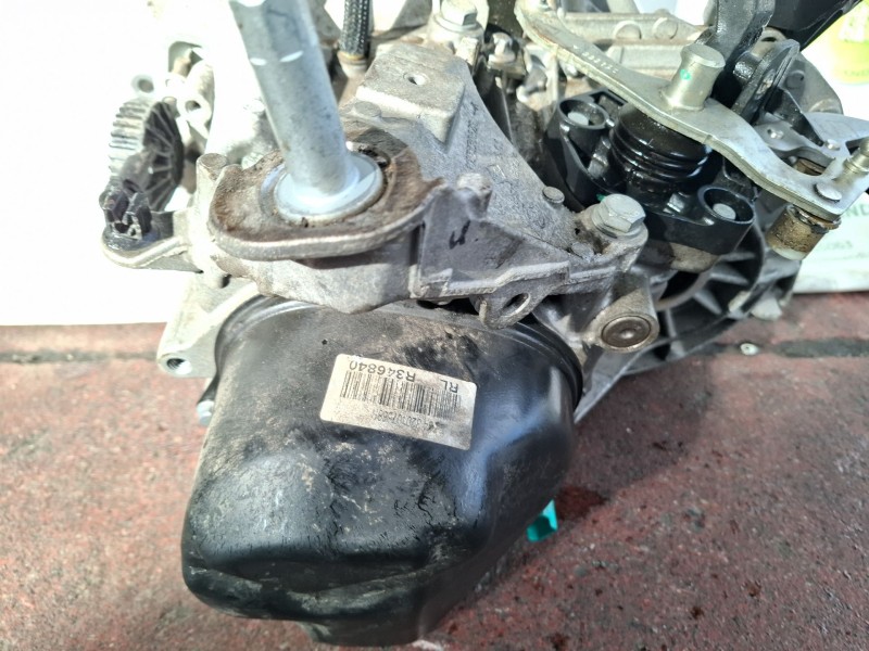 Recambio de caja cambios para renault clio 4 0.9 tce 90 gasolina 90cv / 66kw h4b referencia OEM IAM 321014203R  