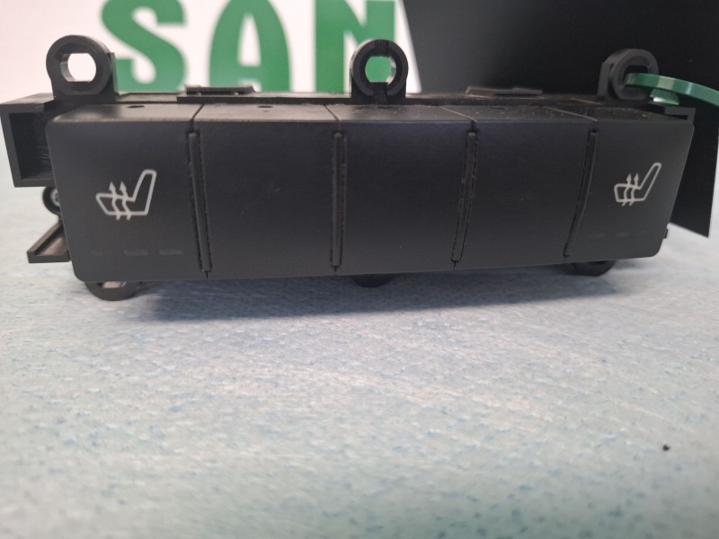 Recambio de mando asiento calefactable para mercedes-benz a 200 cdi referencia OEM IAM 1698208510  