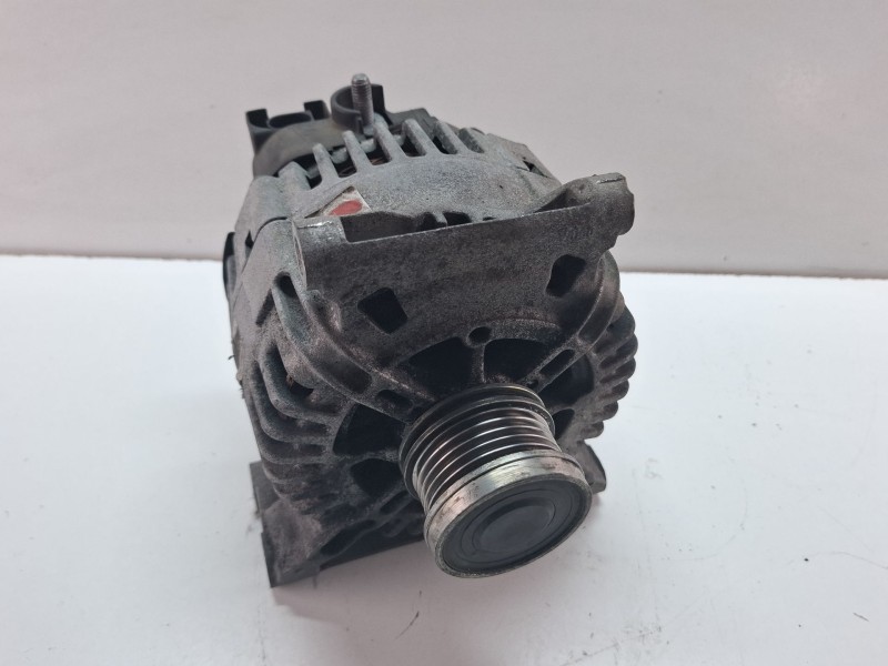 Recambio de alternador para mercedes-benz a 200 cdi referencia OEM IAM A543570A  