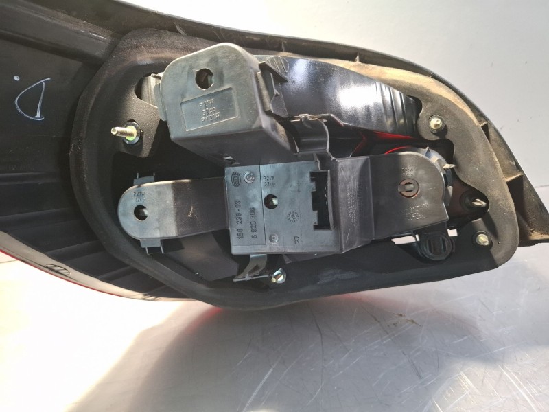 Recambio de piloto trasero derecho para bmw 530d referencia OEM IAM 6910768  