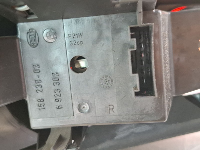 Recambio de piloto trasero derecho para bmw 530d referencia OEM IAM 6910768  