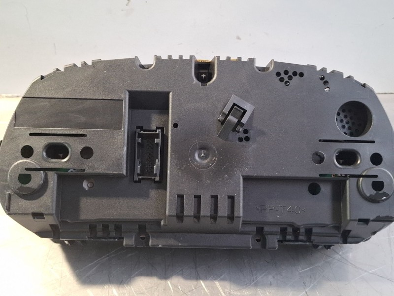 Recambio de cuenta kilometros para bmw 118d referencia OEM IAM 102495293  