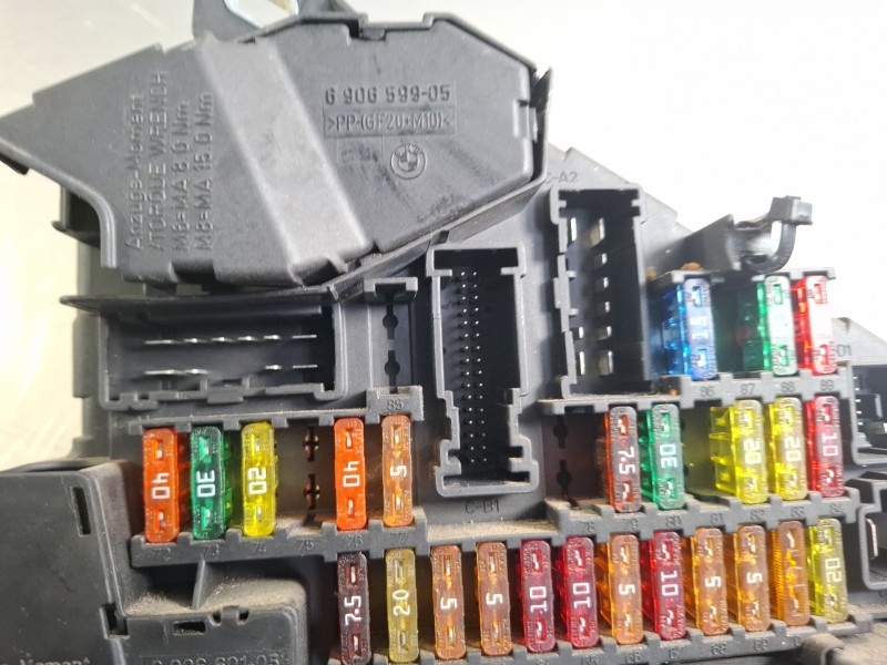 Recambio de caja reles / fusibles para bmw 530d referencia OEM IAM 6906603  