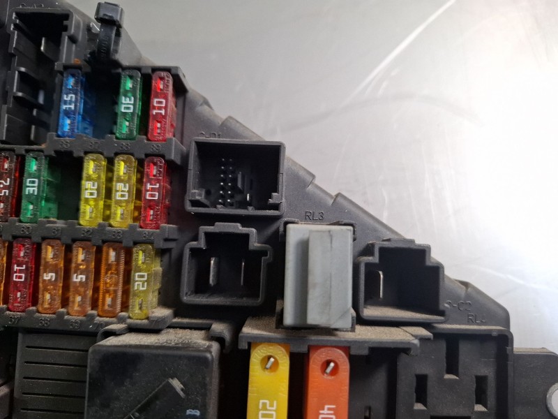 Recambio de caja reles / fusibles para bmw 530d referencia OEM IAM 6906603  