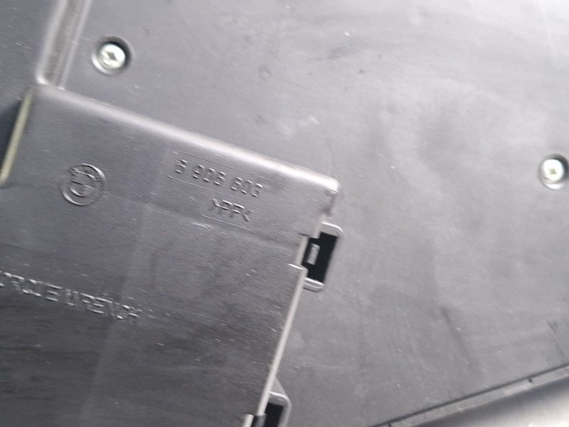 Recambio de caja reles / fusibles para bmw 530d referencia OEM IAM 6906603  