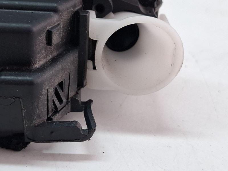 Recambio de cerradura puerta delantera izquierda para renault clio 4 0.9 tce 90 gasolina 90cv / 66kw h4b referencia OEM IAM 8050