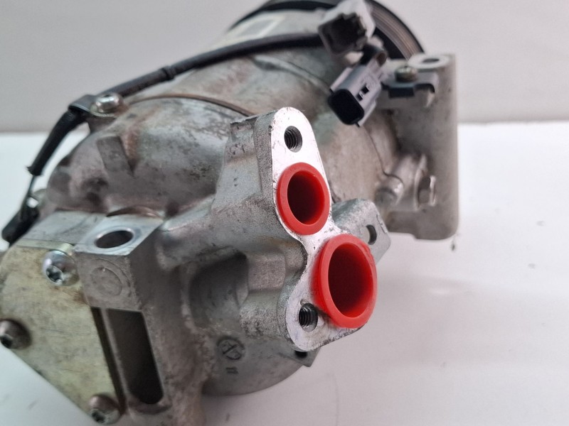 Recambio de compresor aire acondicionado para renault clio 4 0.9 tce 90 gasolina 90cv / 66kw h4b referencia OEM IAM 926007741R  