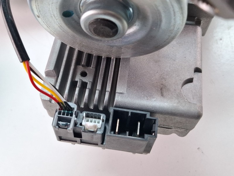 Recambio de columna direccion para renault clio 4 0.9 tce 90 gasolina 90cv / 66kw h4b referencia OEM IAM 6700003800B6900004546A 