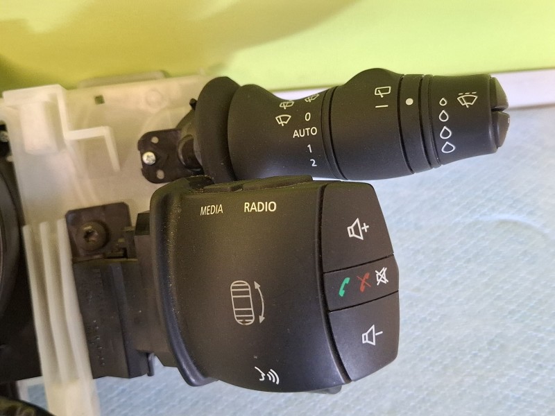 Recambio de mando multifuncion para renault laguna iii referencia OEM IAM 255670003R  