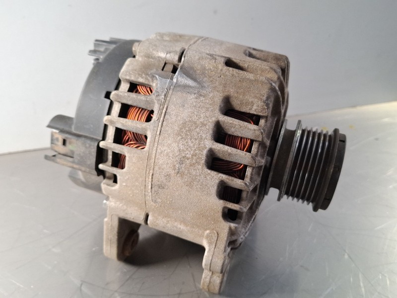 Recambio de alternador para seat leon referencia OEM IAM 03L903023F  