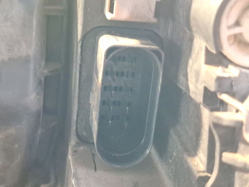 Recambio de faro delantero derecho para audi a4 referencia OEM IAM 8E0941004F  