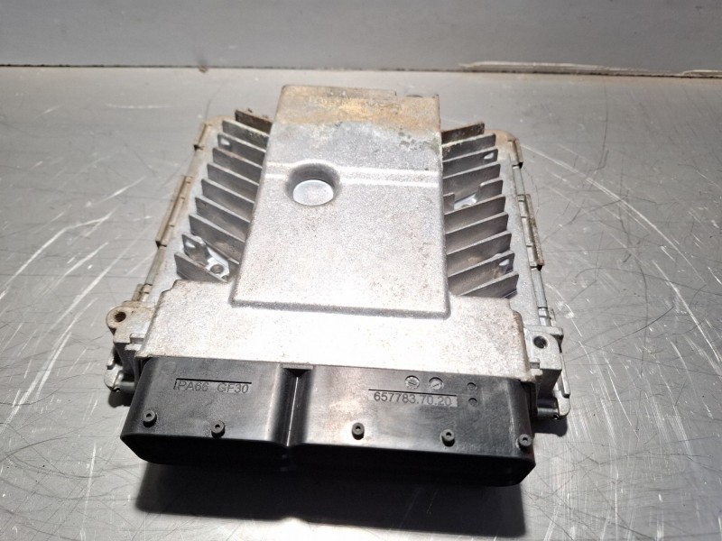 Recambio de centralita motor para volkswagen passat referencia OEM IAM 03G906018  