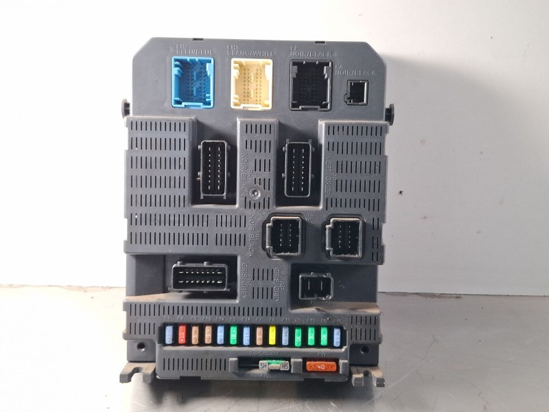 Recambio de centralita bsi para peugeot 308 referencia OEM IAM 9663798180  