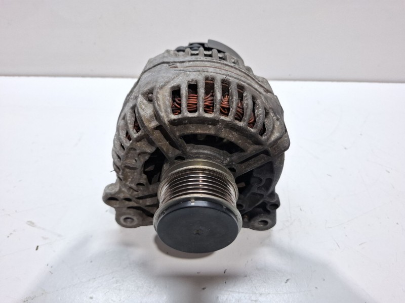 Recambio de alternador para volkswagen golf referencia OEM IAM 028903029Q  