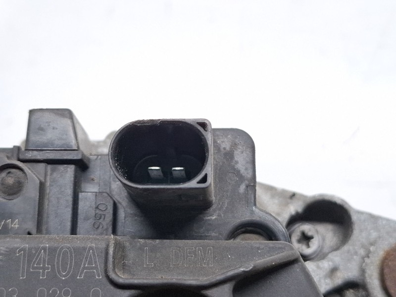 Recambio de alternador para volkswagen golf referencia OEM IAM 028903029Q  