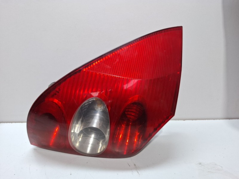 Recambio de piloto trasero derecho para renault laguna referencia OEM IAM 8200002471  