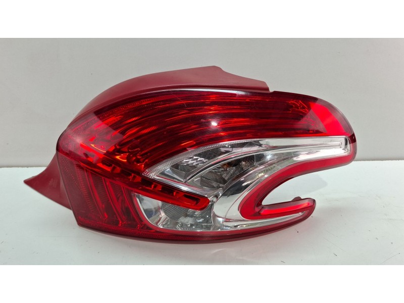 Recambio de piloto trasero derecho para peugeot 208 referencia OEM IAM   