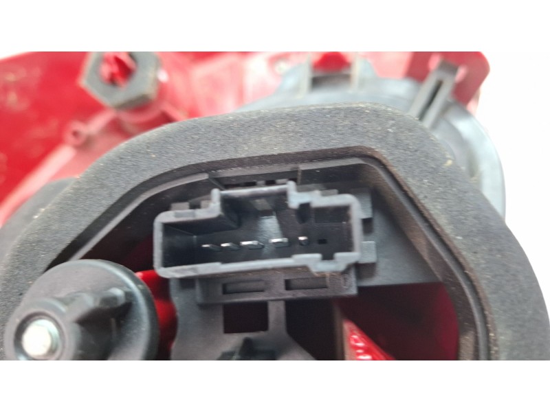 Recambio de piloto trasero derecho para peugeot 208 referencia OEM IAM   