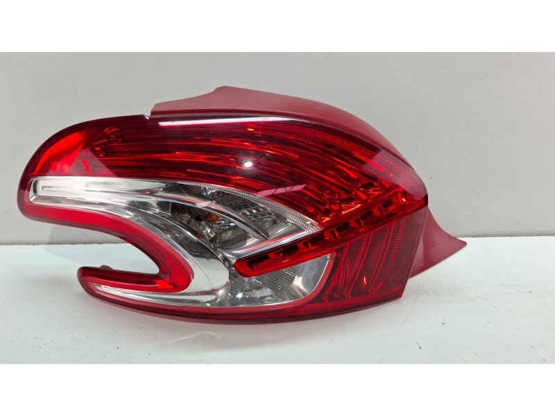 Recambio de piloto trasero izquierdo para peugeot 208 referencia OEM IAM   