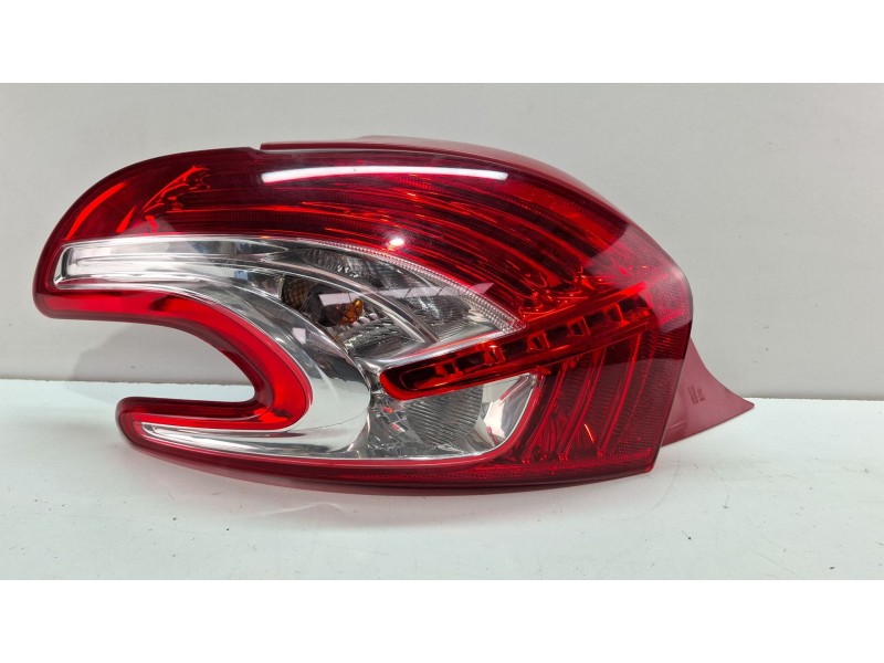 Recambio de piloto trasero izquierdo para peugeot 208 referencia OEM IAM   