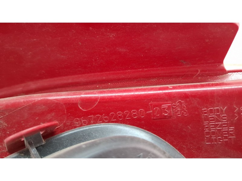 Recambio de piloto trasero izquierdo para peugeot 208 referencia OEM IAM   