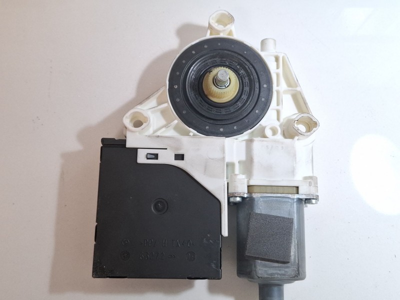 Recambio de motor elevalunas delantero izquierdo para audi a3 referencia OEM IAM E840311202  