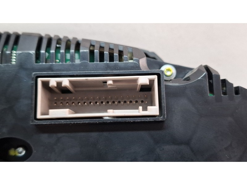 Recambio de cuenta kilometros para audi a4 referencia OEM IAM 8KO920930D  