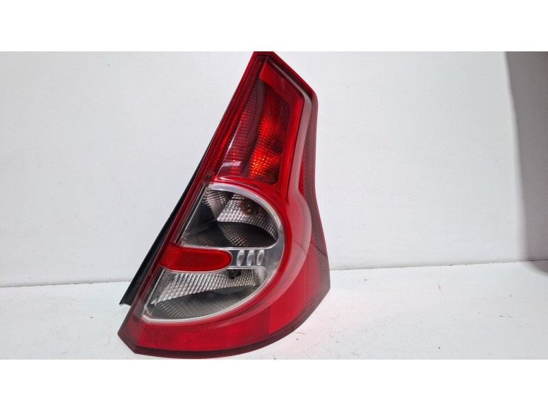 Recambio de piloto trasero derecho para dacia sandero referencia OEM IAM 8200734824  