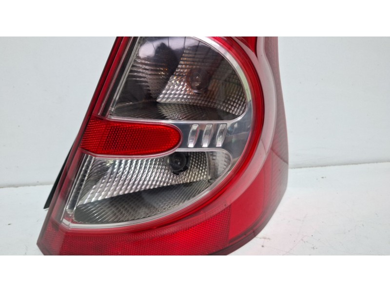 Recambio de piloto trasero derecho para dacia sandero referencia OEM IAM 8200734824  