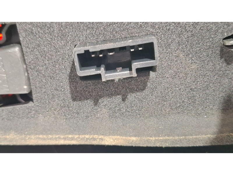 Recambio de piloto trasero derecho para dacia sandero referencia OEM IAM 8200734824  