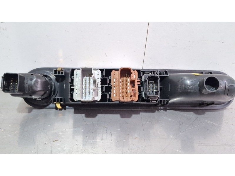 Recambio de mando elevalunas delantero izquierdo para renault espace referencia OEM IAM 8200519355  