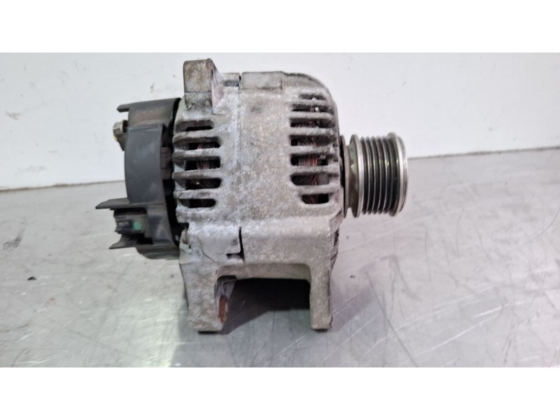 Recambio de alternador para dacia sandero referencia OEM IAM TG11CO64  