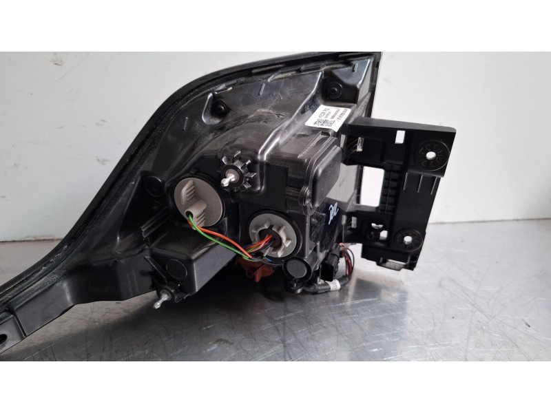Recambio de piloto trasero derecho para kia sportage 1.6 hibrido no enchufable nq5e/f5p21/m61a17 referencia OEM IAM 92402R2000  