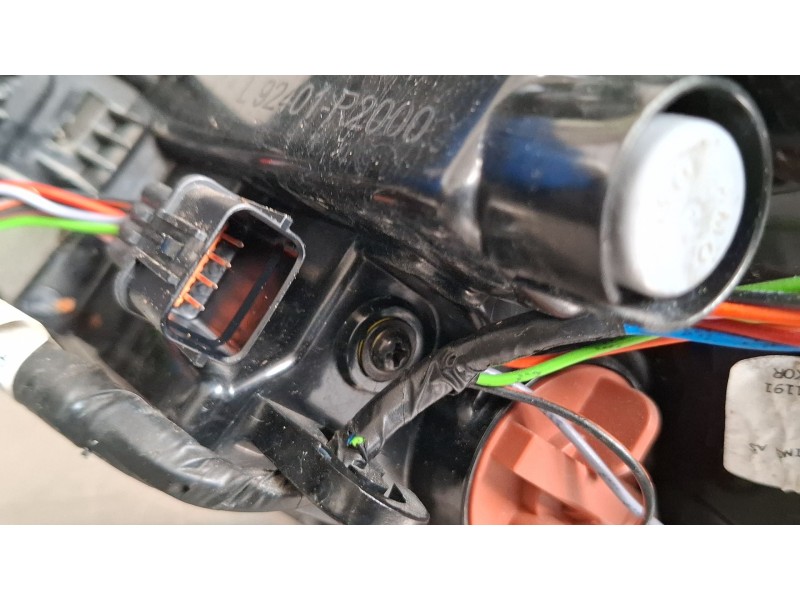 Recambio de piloto trasero izquierdo para kia sportage 1.6 hibrido no enchufable nq5e/f5p21/m61a17 referencia OEM IAM 92401R2000