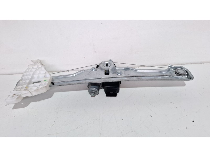 Recambio de elevalunas delantero derecho para kia sportage 1.6 hibrido no enchufable nq5e/f5p21/m61a17 referencia OEM IAM 82460R