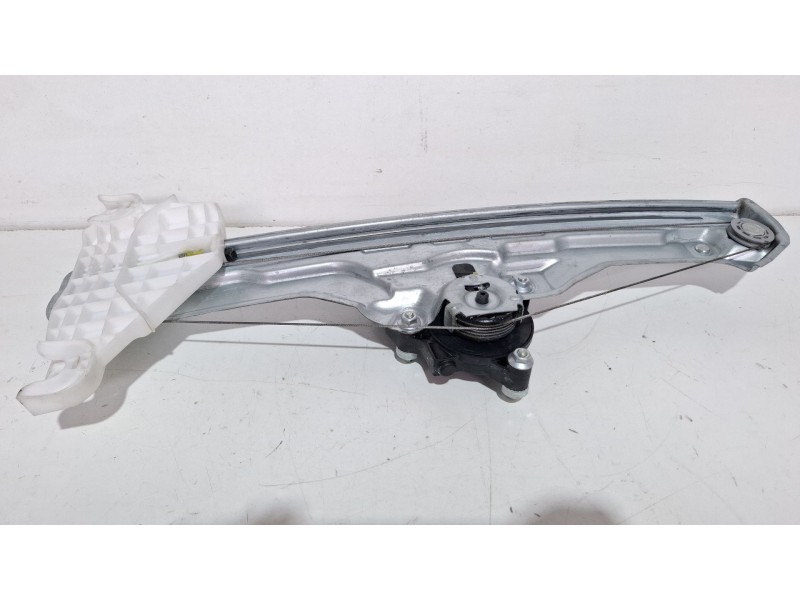 Recambio de elevalunas delantero izquierdo para kia sportage 1.6 hibrido no enchufable nq5e/f5p21/m61a17 referencia OEM IAM 8245